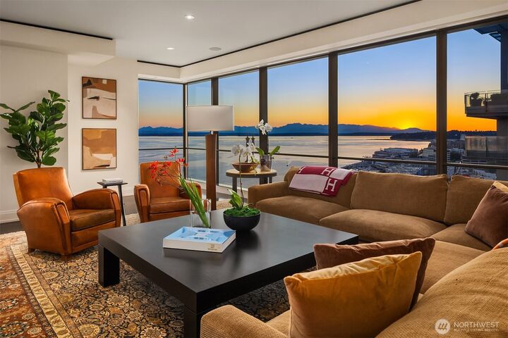 Property Photo:  99  Union Street 1601  WA 98101 