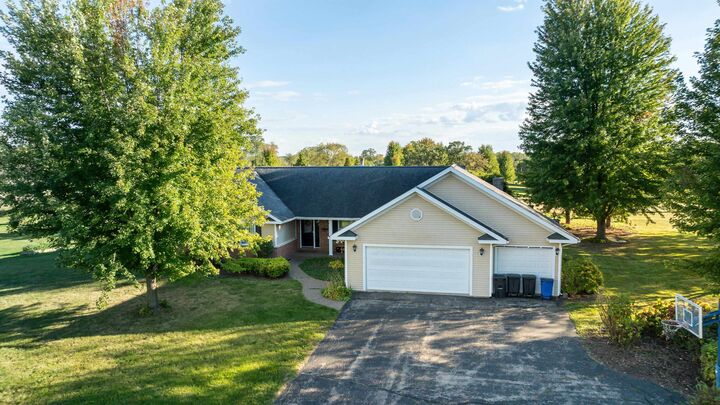 Property Photo: 10911 E Golf View Drive IL 61036