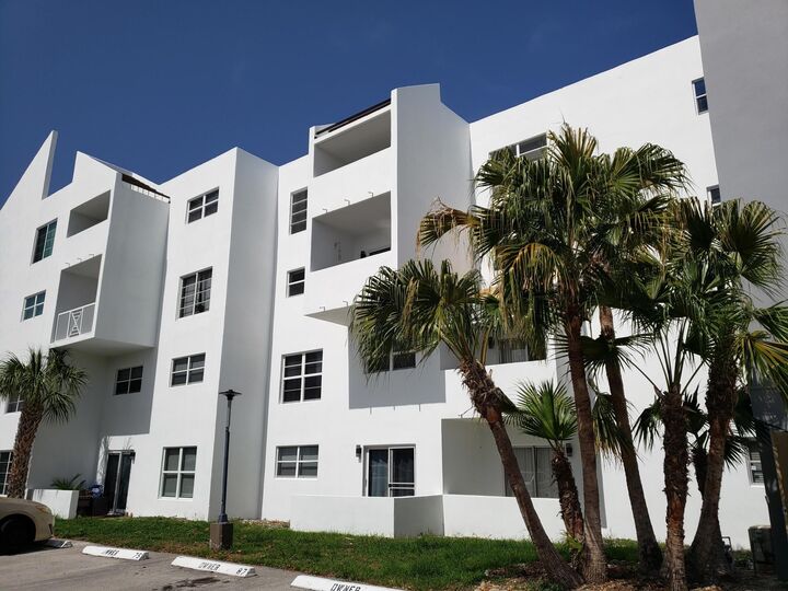 Property Photo: 2850 NE 14th St Causeway 403B FL 33062