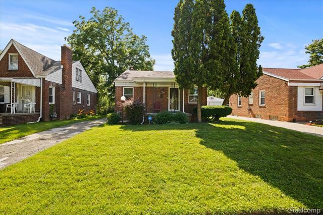 Property Photo: 18247 Harlow Street MI 48235