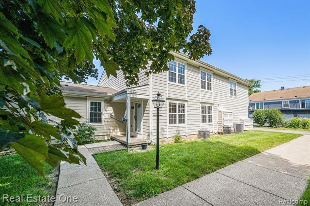 Property Photo: 39728 Village Wood Circle MI 48375