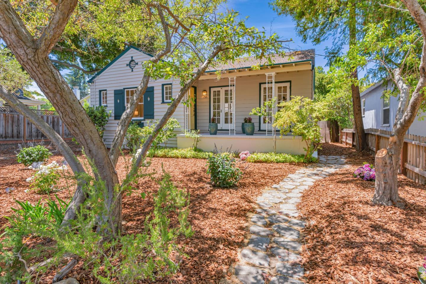 Property Photo: 755 Arnold Way CA 94025