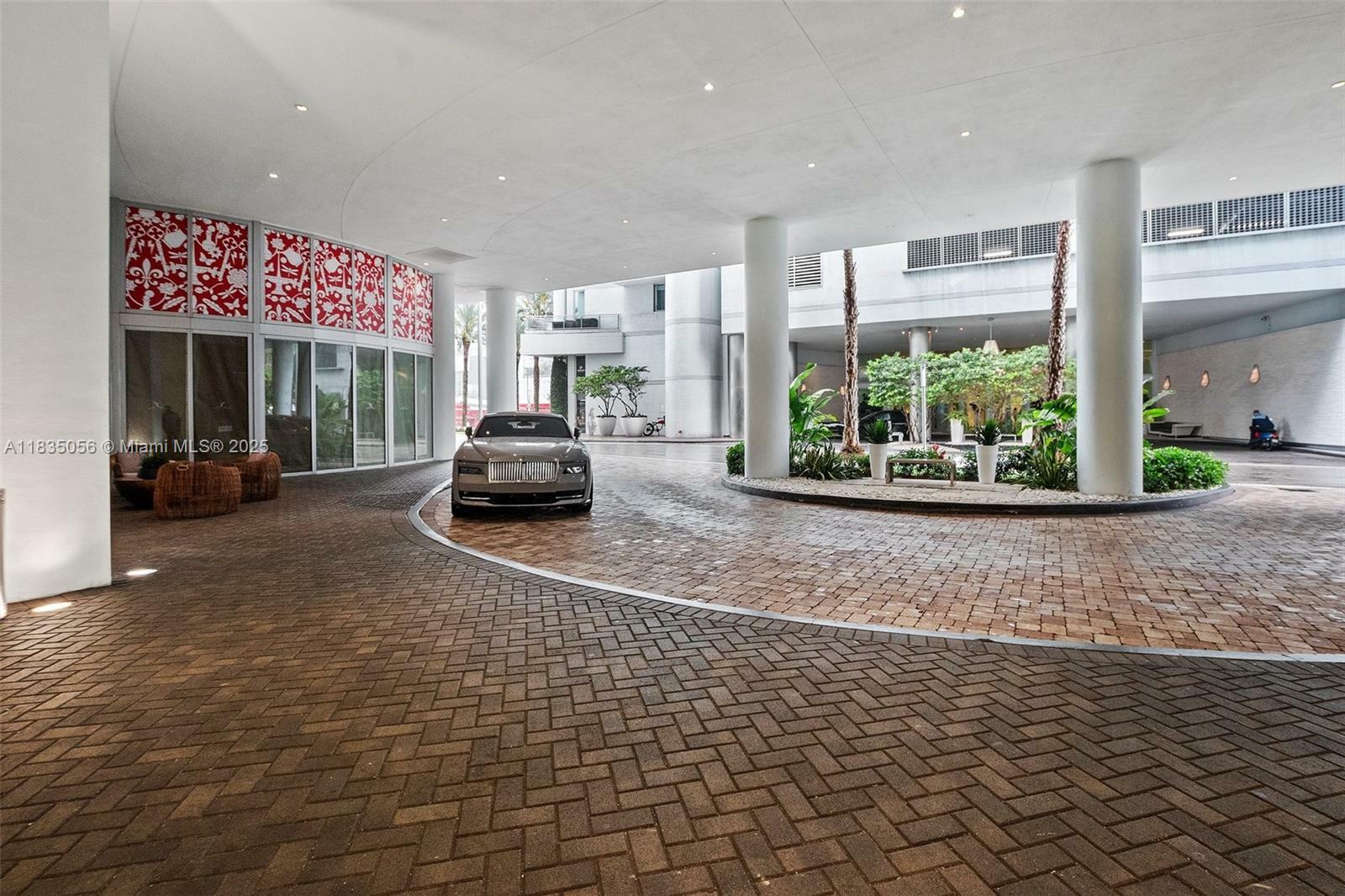 Property Photo: 90 SW 3rd St 3810 FL 33130