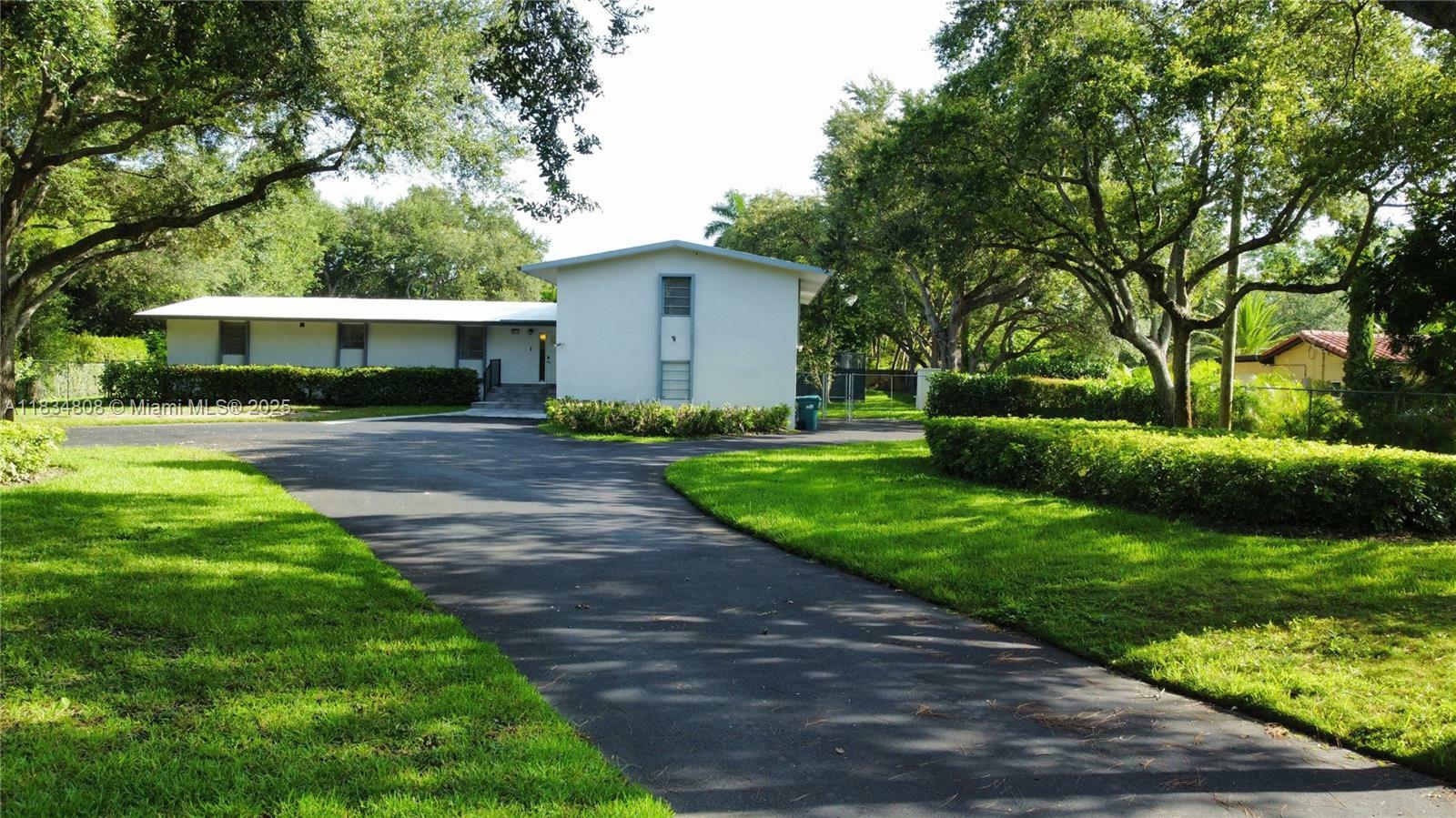 Property Photo: 9811 SW 96th St FL 33176