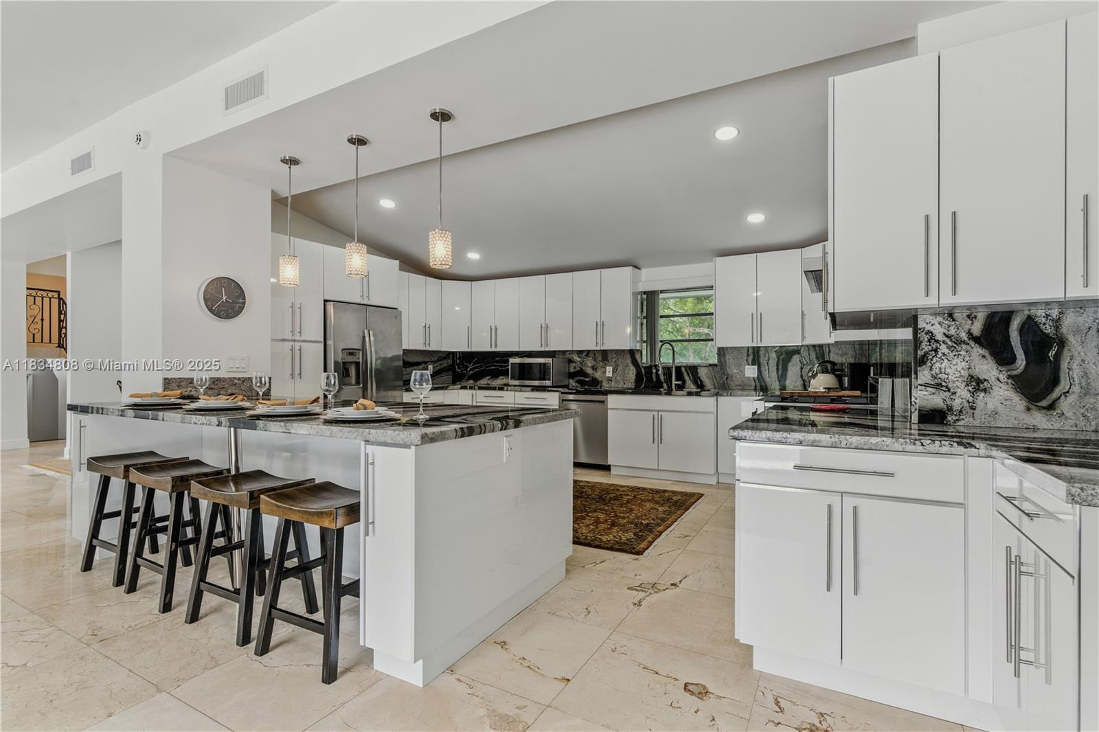 Property Photo: 9811 SW 96th St FL 33176