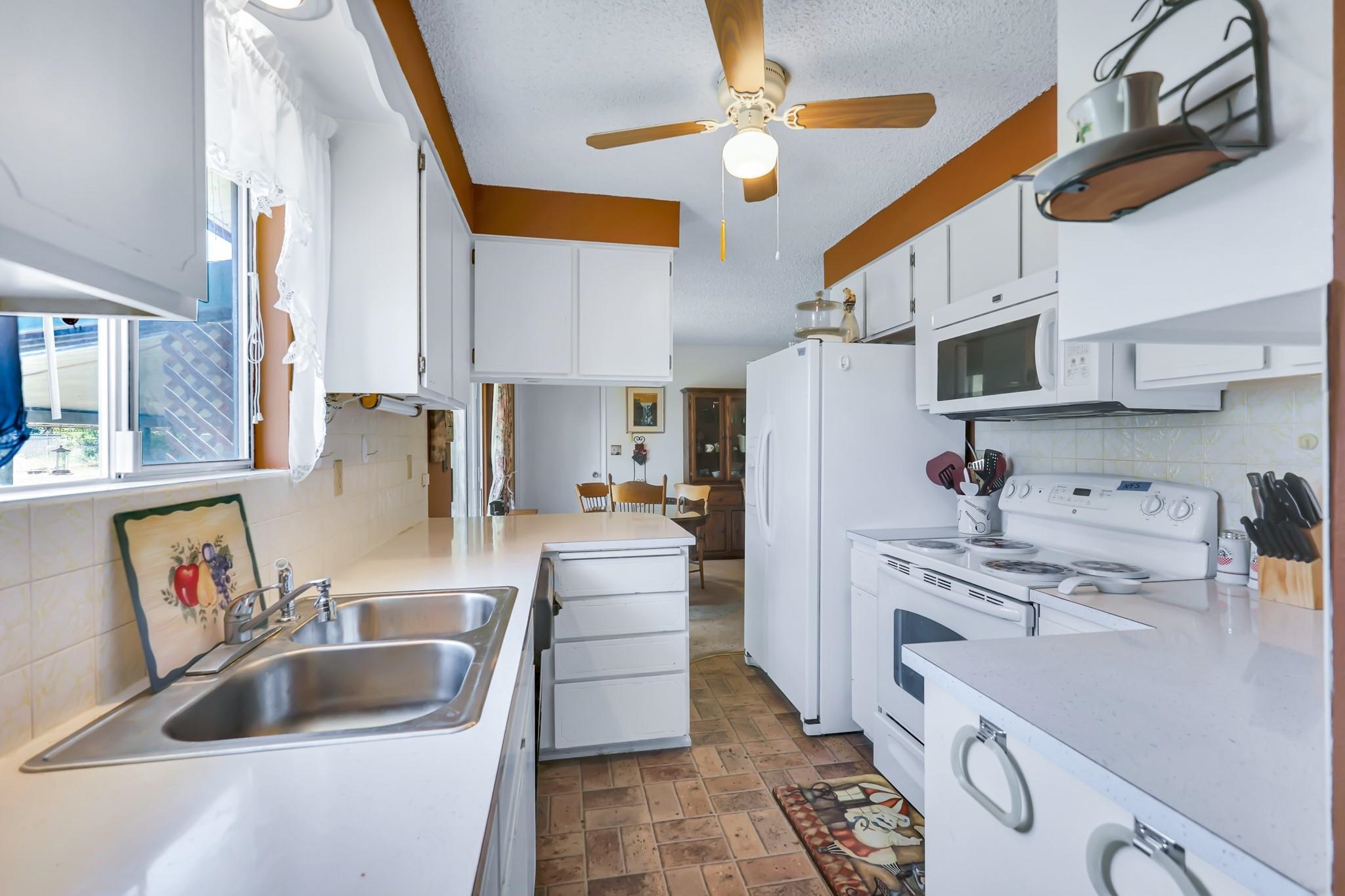 Property Photo: 1401 W 1st St WA 99156