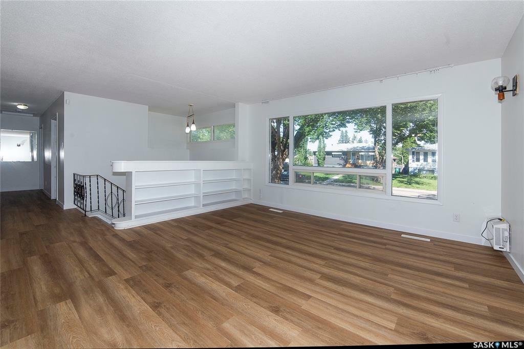 Property Photo: 317 Winnipeg Avenue S SK S7M 3M3