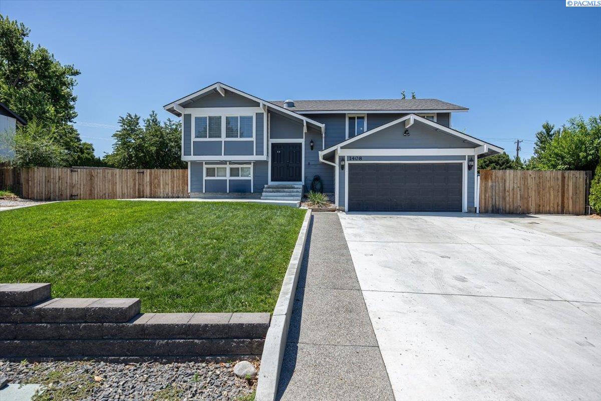 Property Photo: 1408 S Olympia Pl WA 99337