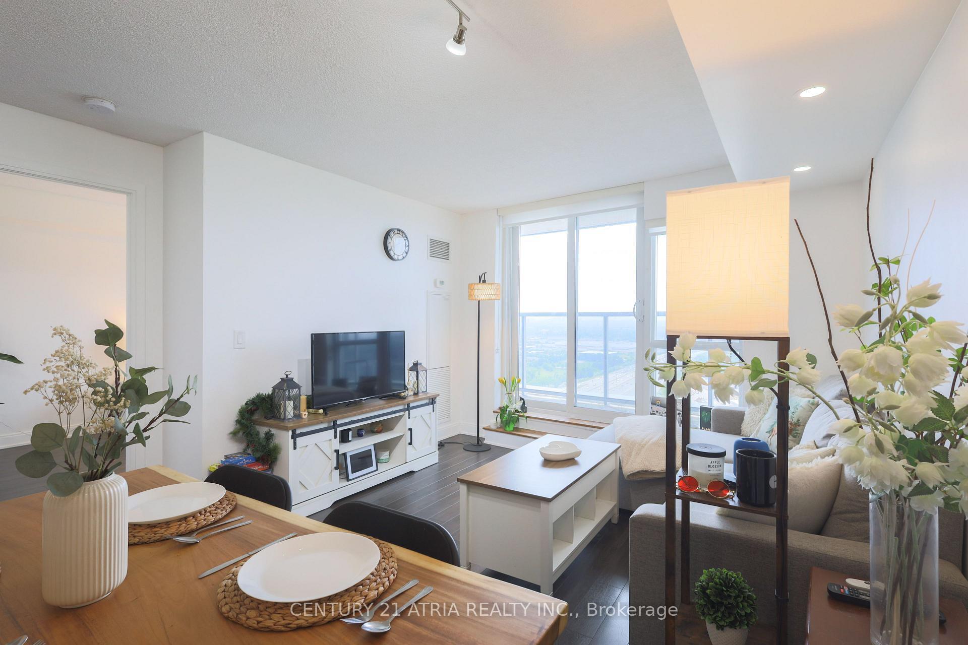 Photo de la propriété: 125 Village Green Square 3707 ON M1S 0G3