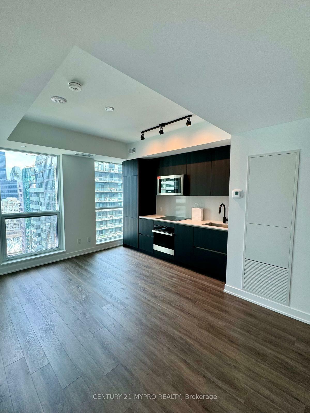 Property Photo: 327 King Street W 3001 ON M5V 0W7