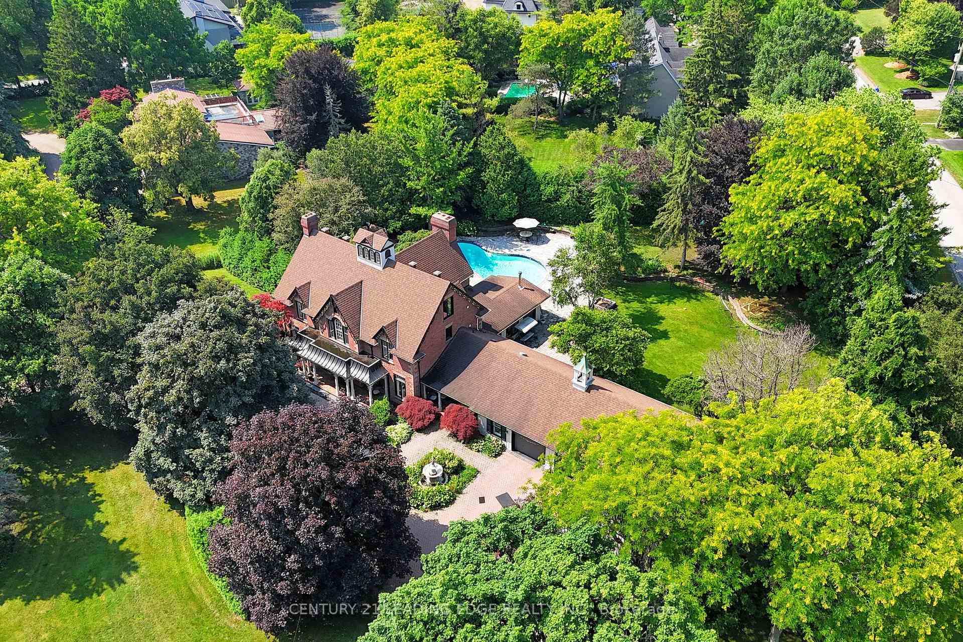 Property Photo: 18 Ridgevale Drive ON L6B 1A8