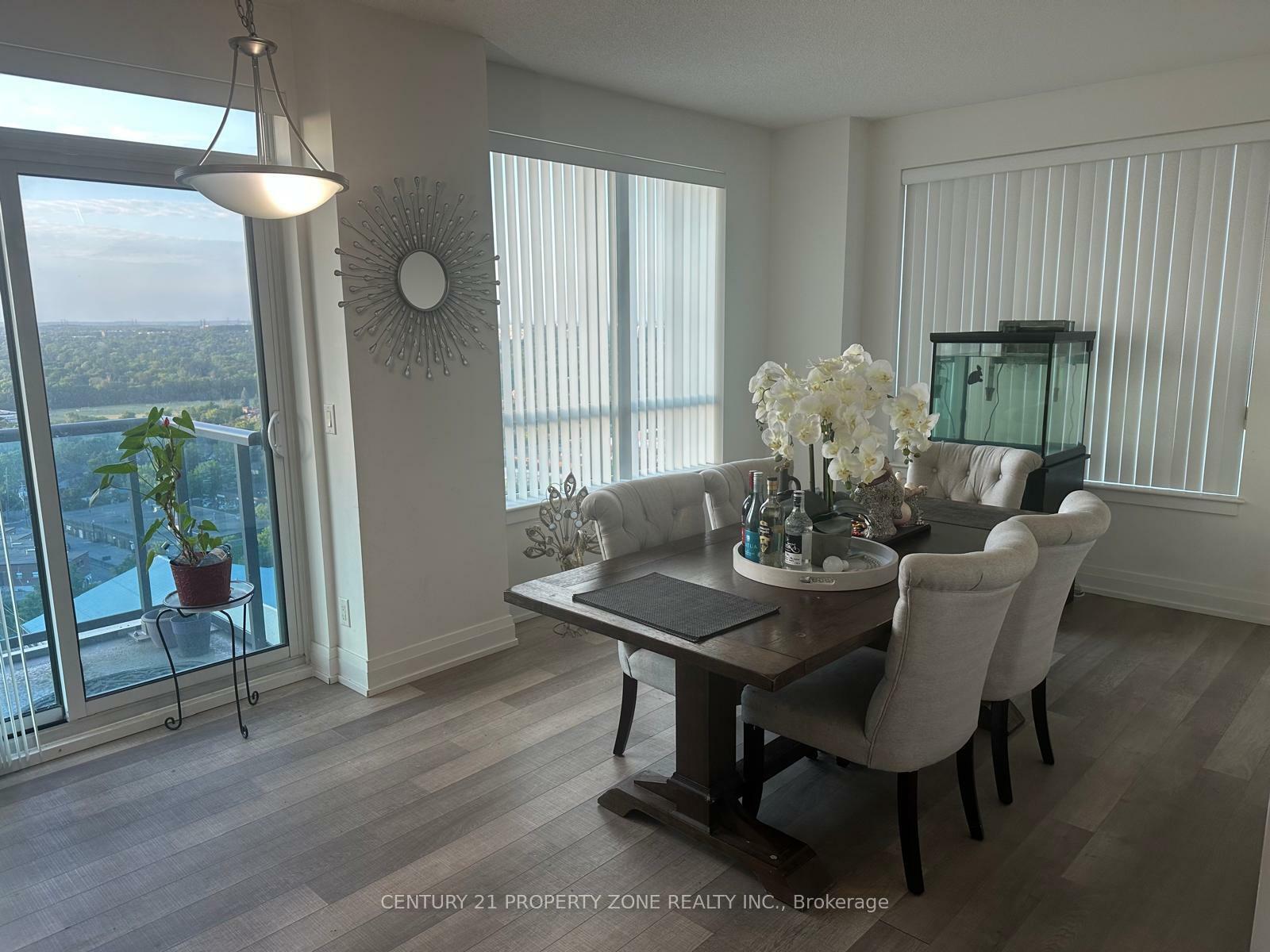 Photo de la propriété: 7167 Yonge Street 1502 ON L3T 0E1