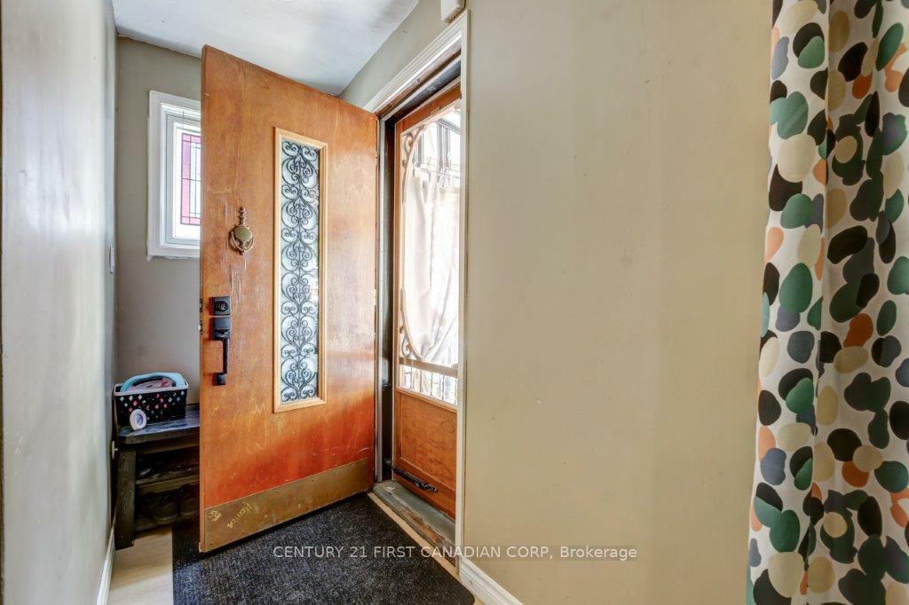 Property Photo: 433 Salisbury Street ON N5Y 3B3