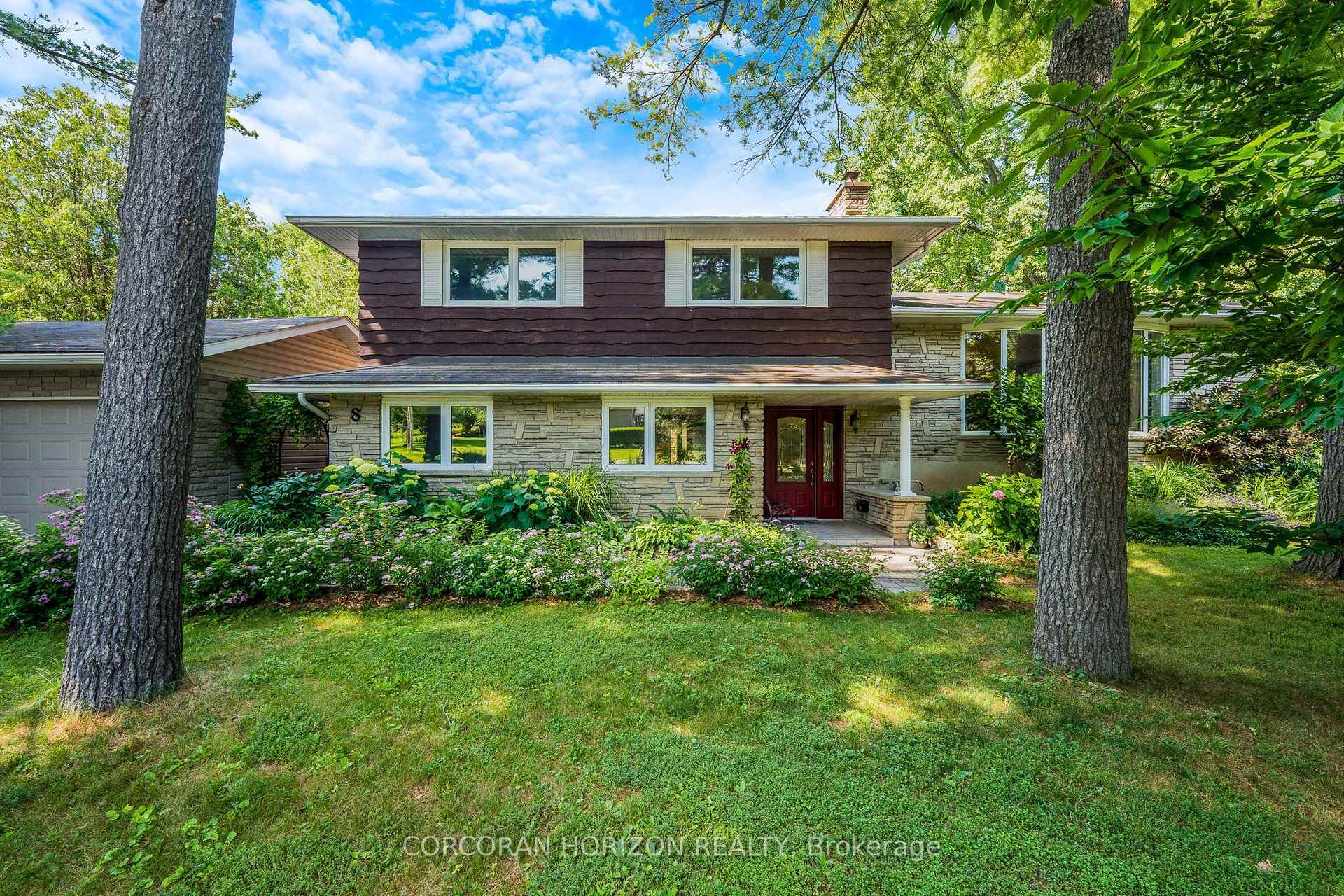 Property Photo: 8 Sunbridge Crescent ON N2K 1T3