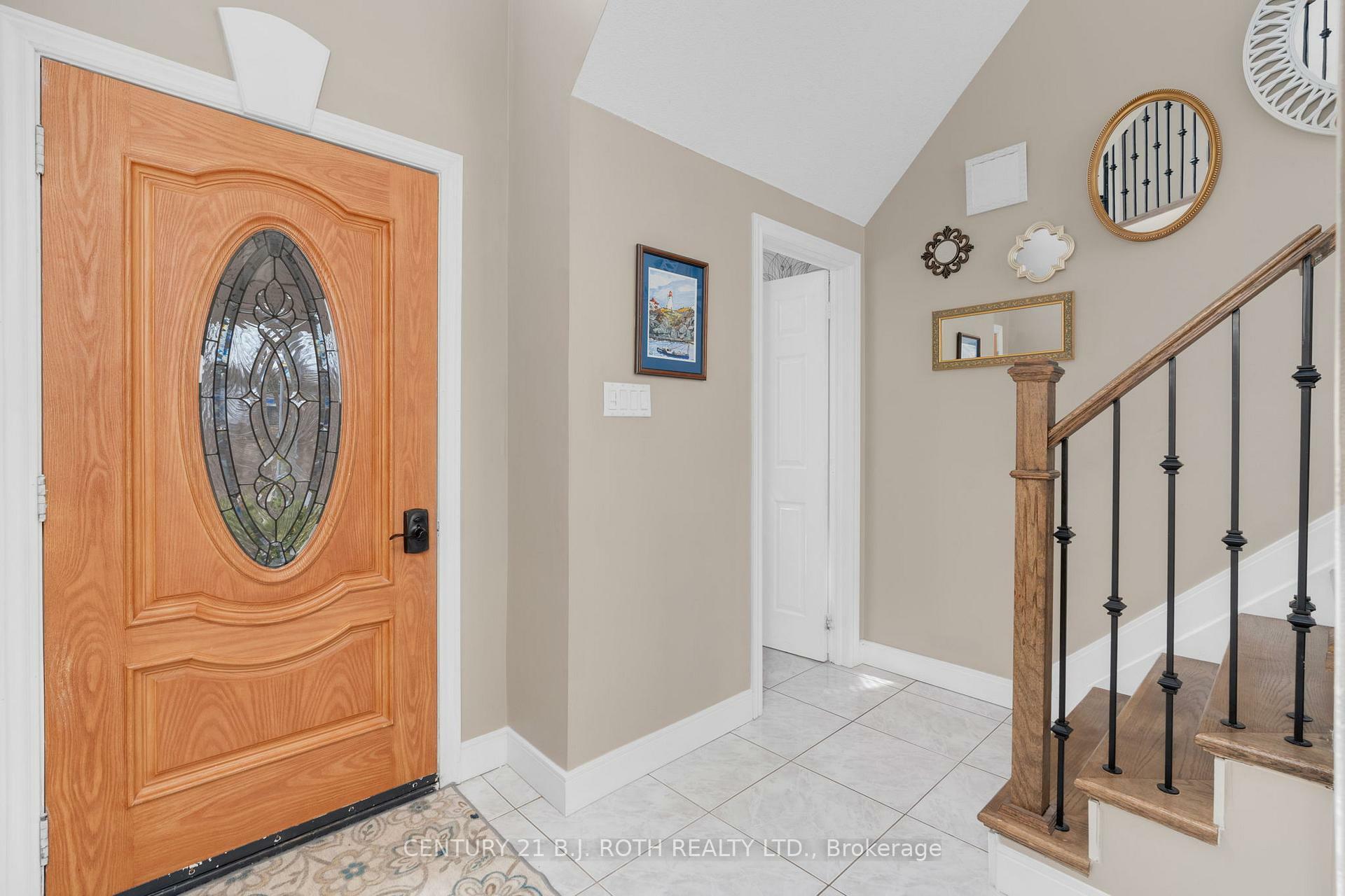 Property Photo:  157B Cumberland Street  ON L4N 2P9 