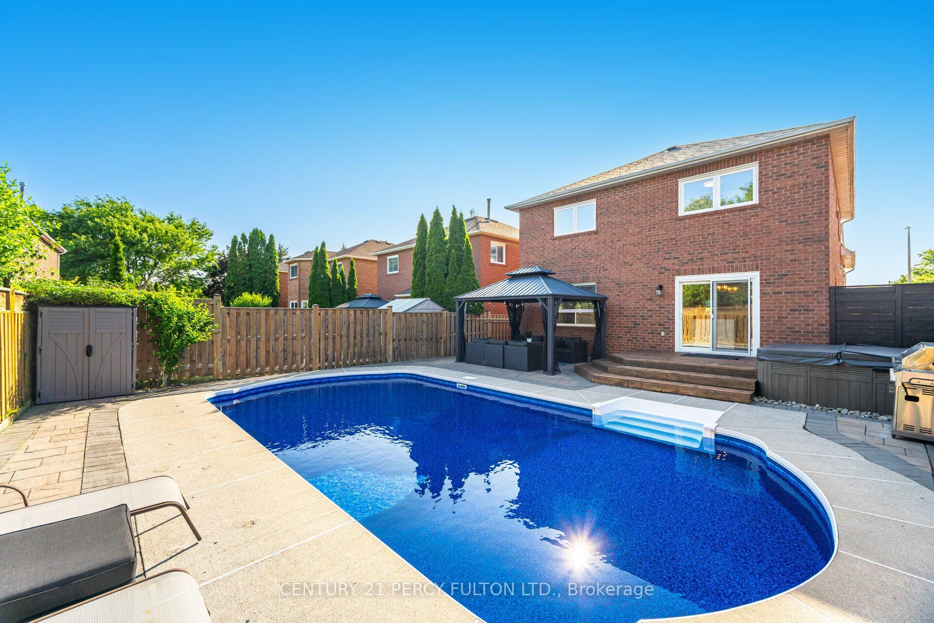Property Photo: 61 Fencerow Drive ON L1R 1Y3