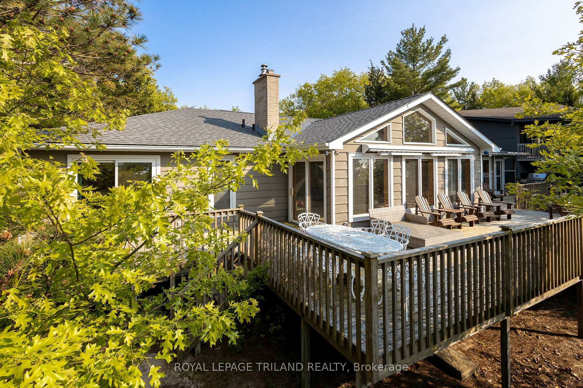 Property Photo: 9856 Huron Place ON N0M 1T0