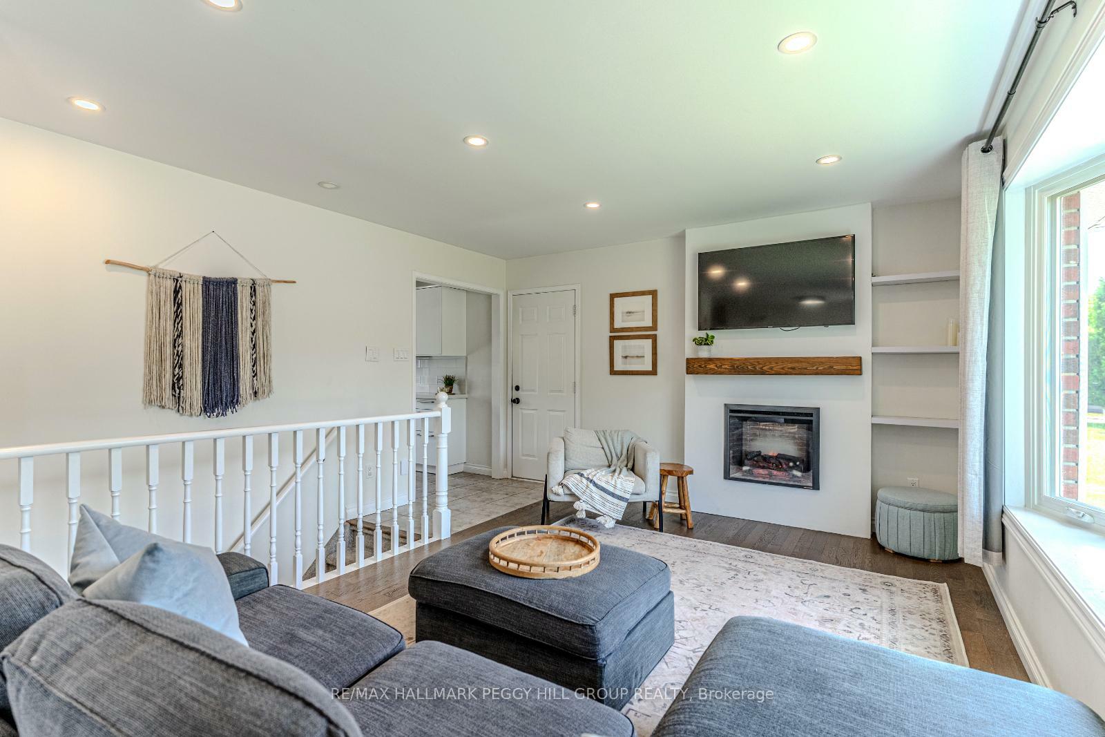 Property Photo: 27 Foyston Park Circle ON L9X 0A1