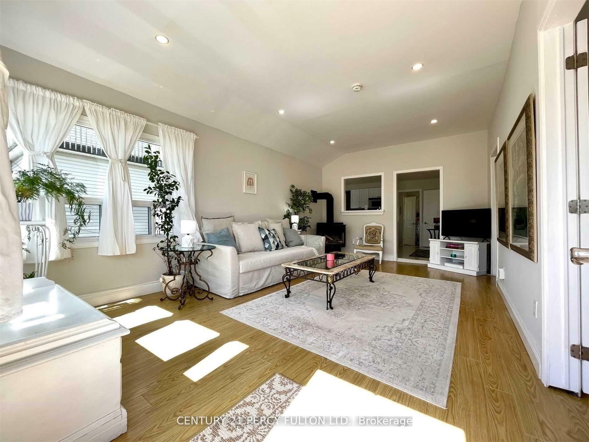 Property Photo: 190 Beach Road ON L4P 2L9