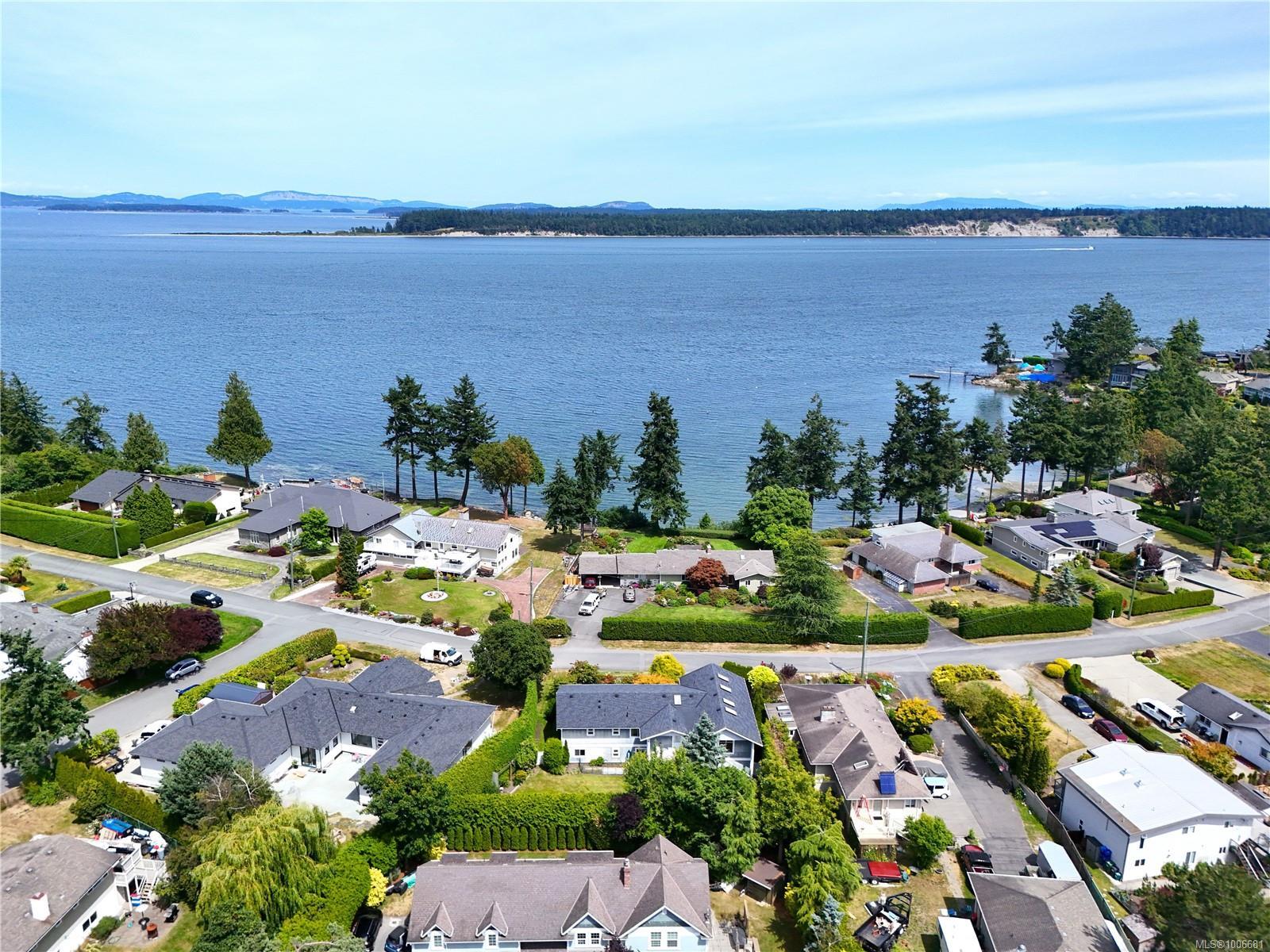Photo de la propriété: 8028 Arthur Dr BC V8M 1V5