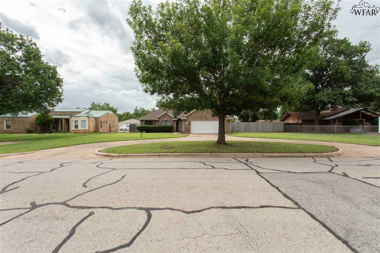 Property Photo: 3505 Cumberland Avenue TX 76308