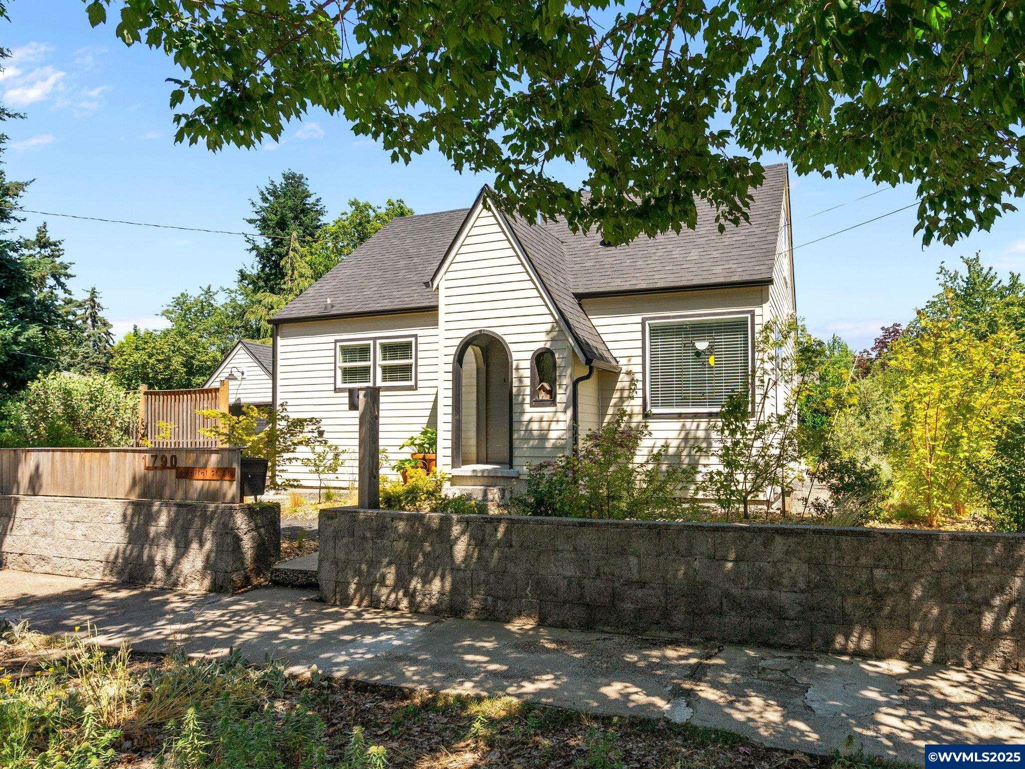 Property Photo: 1790 Capitol St SE OR 97302
