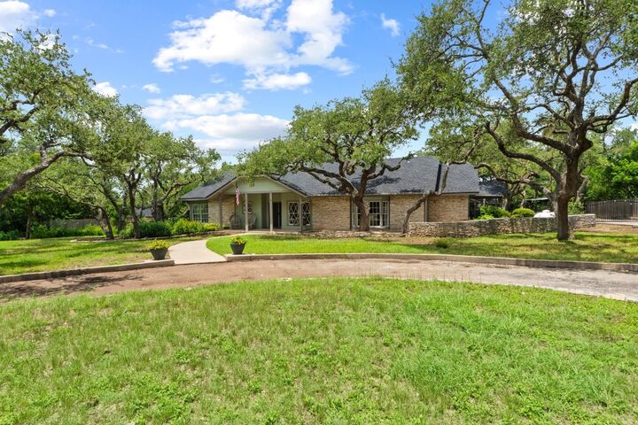 Property Photo: 11302 Centennial Trail TX 78726