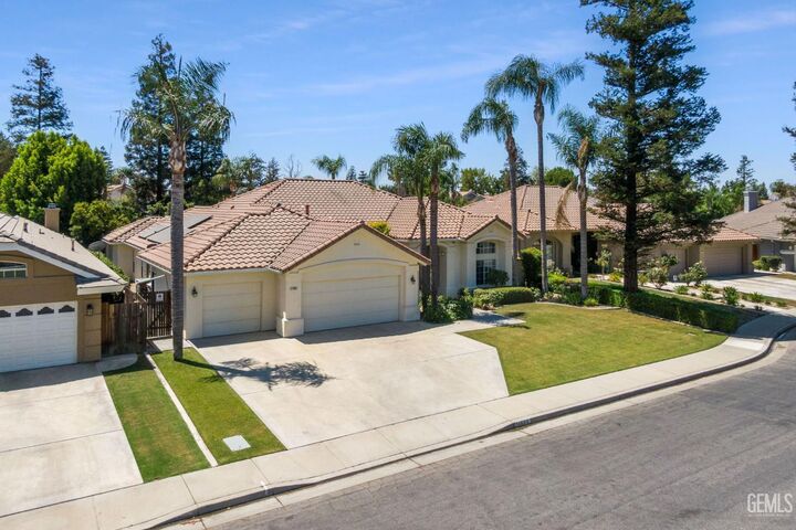 Property Photo: 11005 Jadestone Drive CA 93311