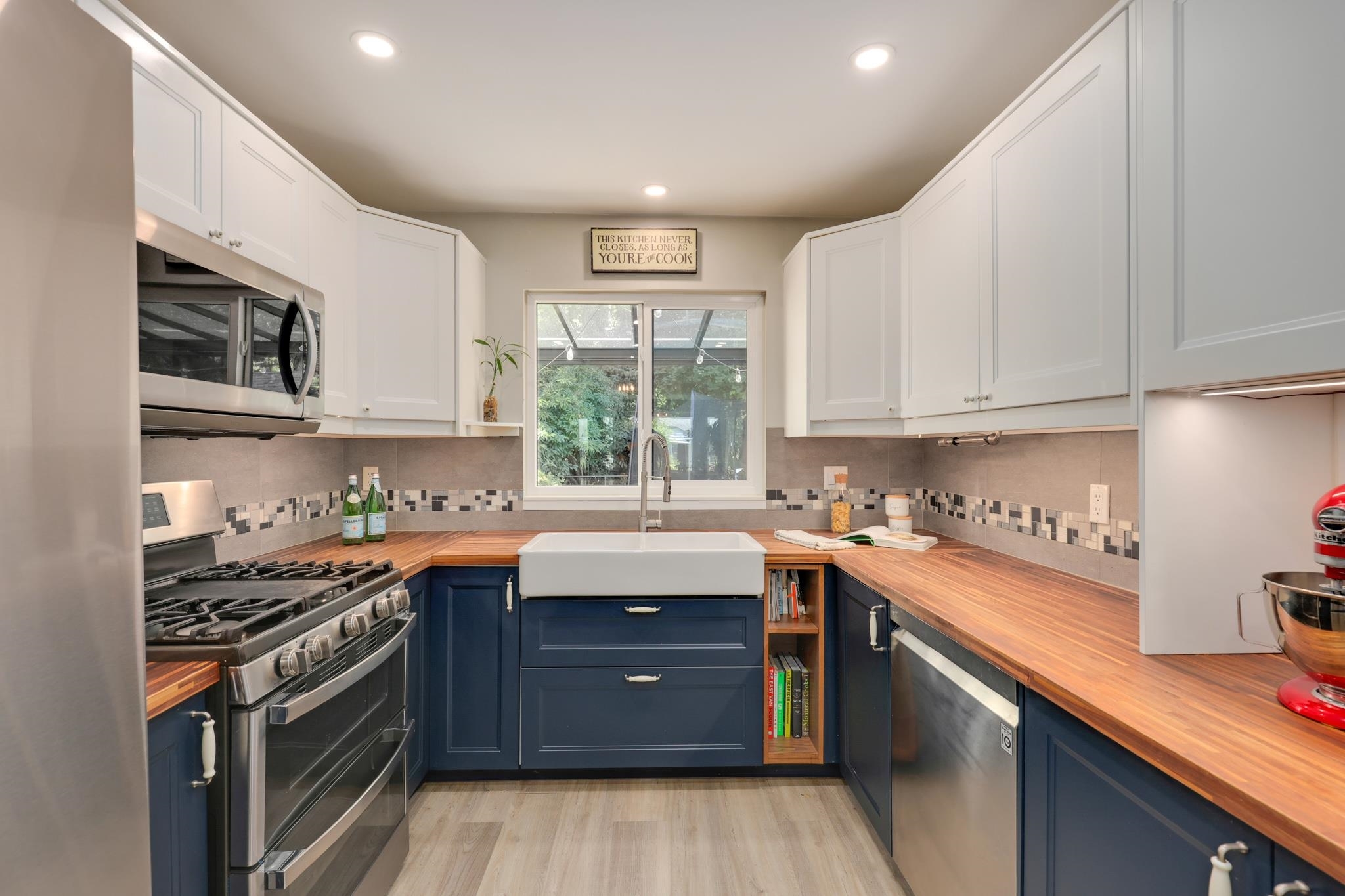 Property Photo: 1460 Hamber Court BC V7G 2B5