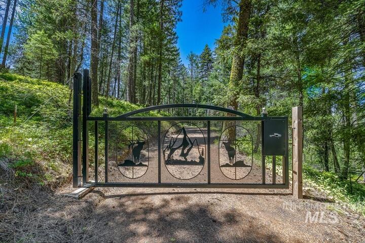 Property Photo:  15 Little Donner Dr.  ID 83611 