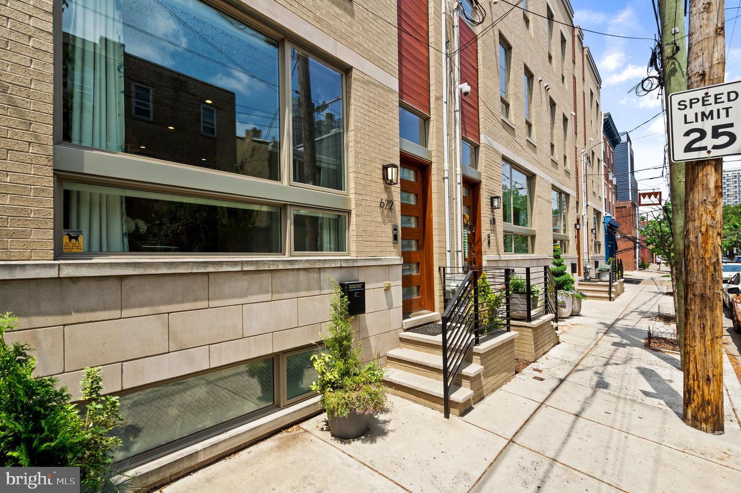 622 S 7th Street  Philadelphia PA 19147 photo