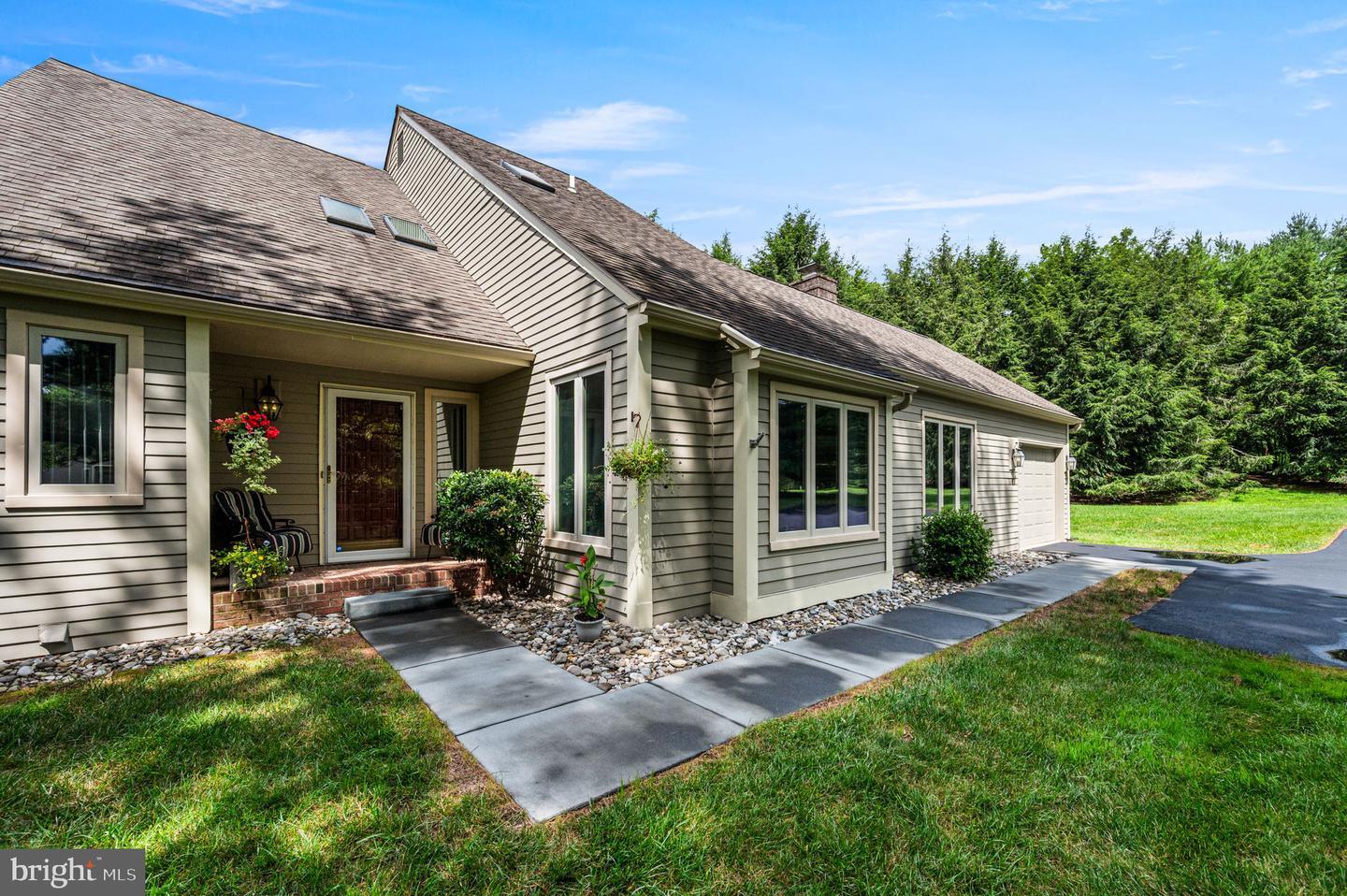 Property Photo: 1107 Mews Lane PA 19382