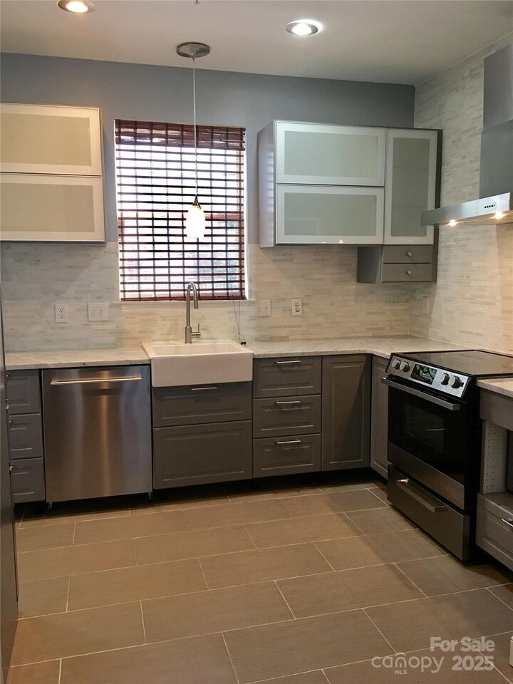 Property Photo: 14231 Richmond Park Avenue NC 28277