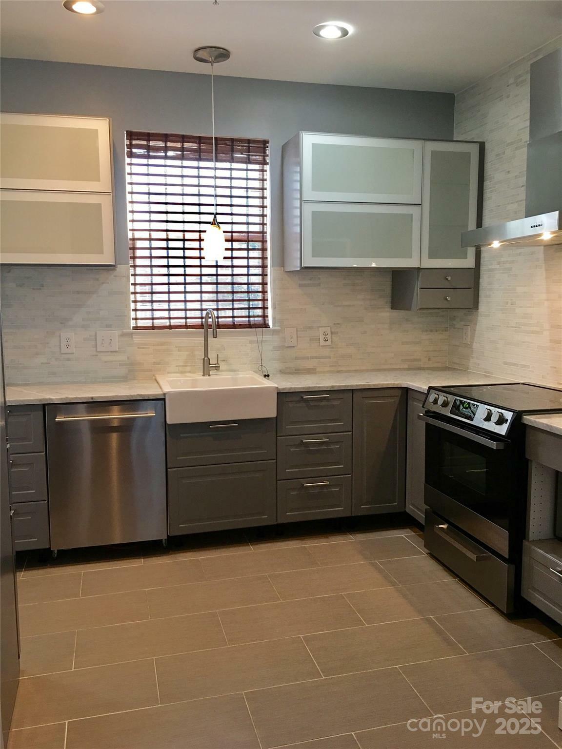 Property Photo: 14231 Richmond Park Avenue NC 28277