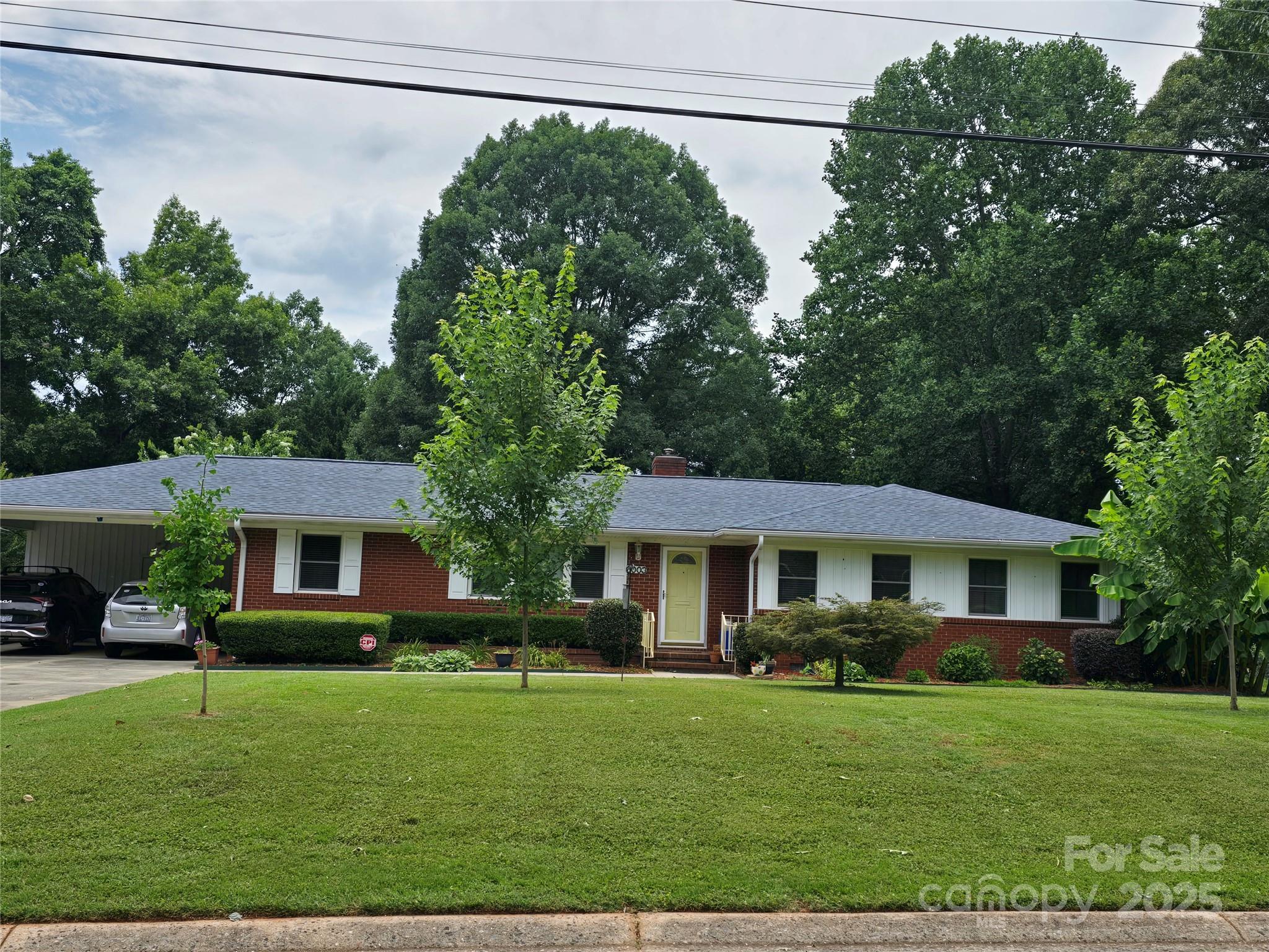 Property Photo: 6003 Woodbridge Road NC 28227