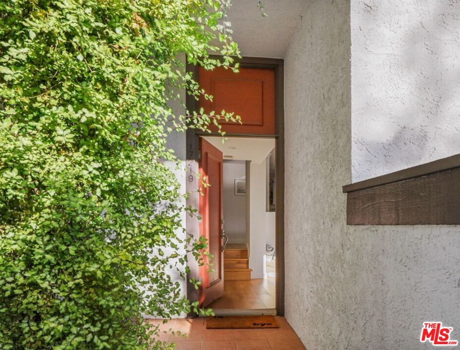 Property Photo: 17219 Palisades Cir CA 90272