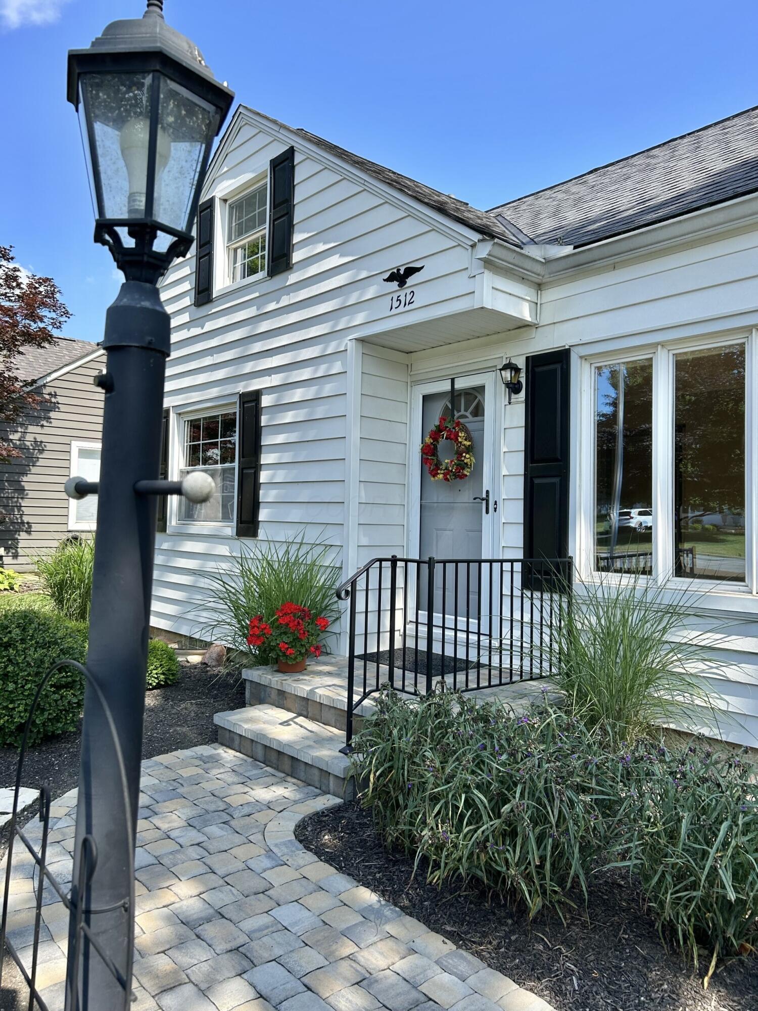 Property Photo: 1512 College Hill Drive OH 43221