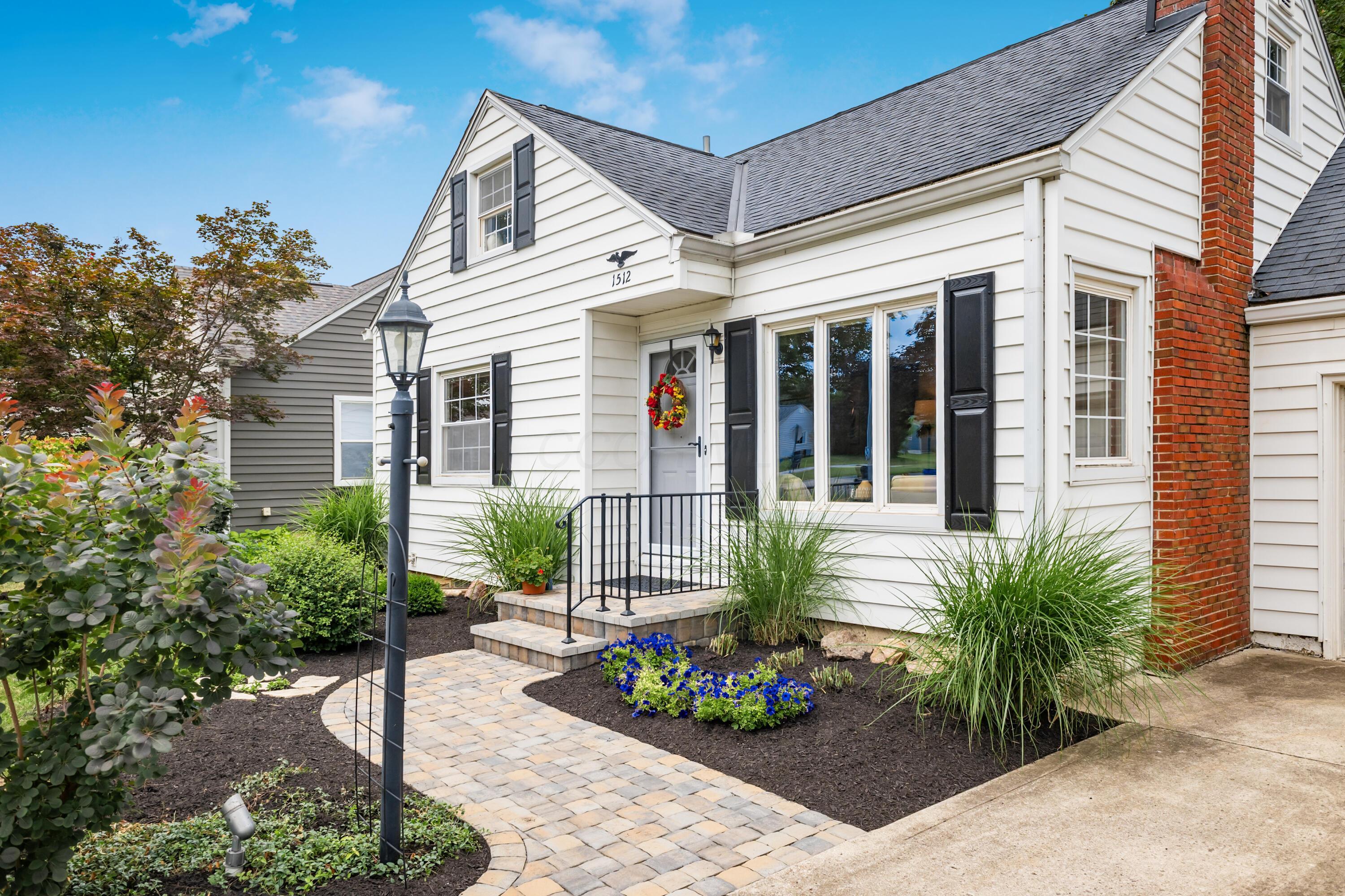 Property Photo: 1512 College Hill Drive OH 43221