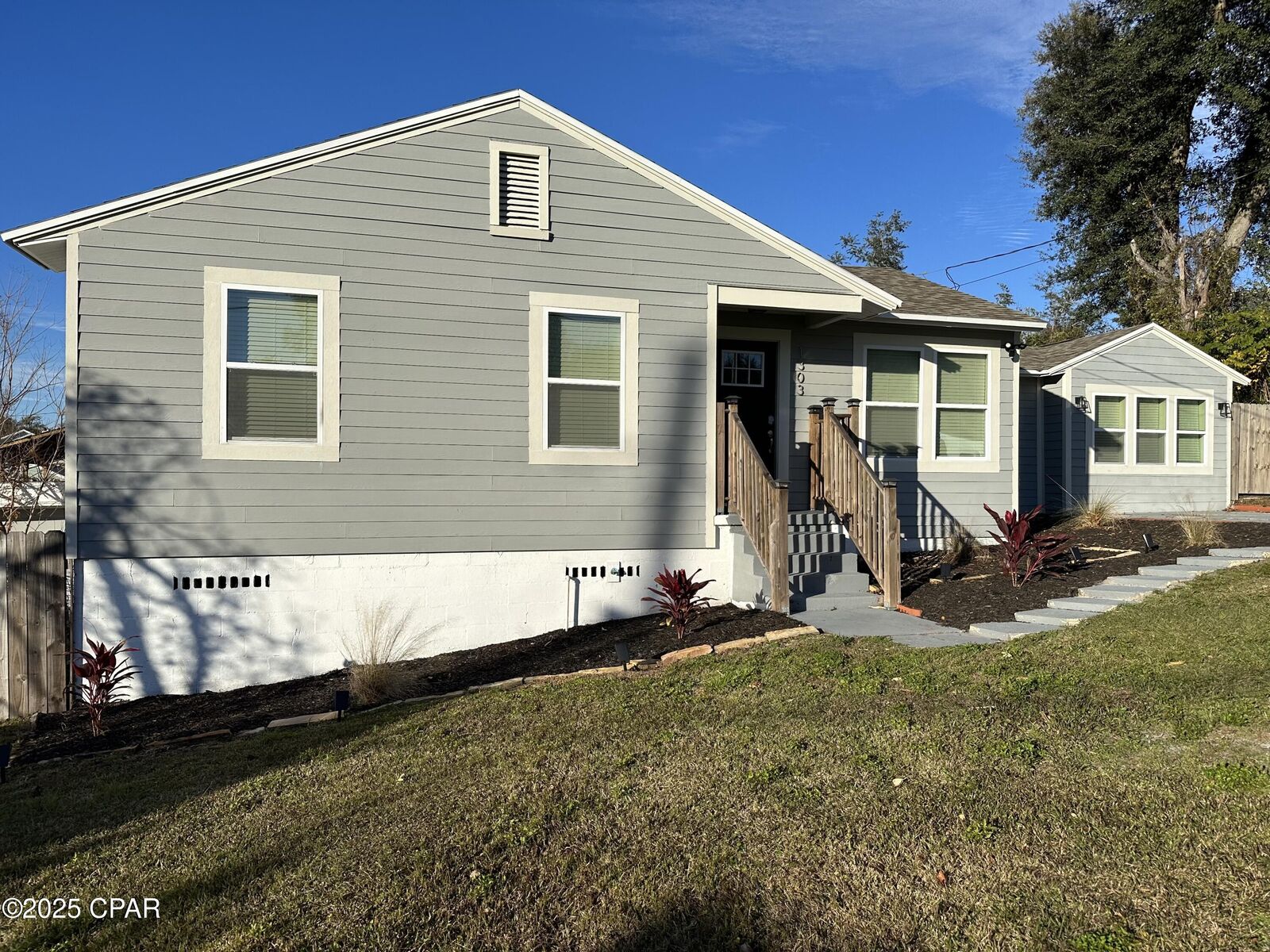 Property Photo: 1303 E 2nd Court FL 32401