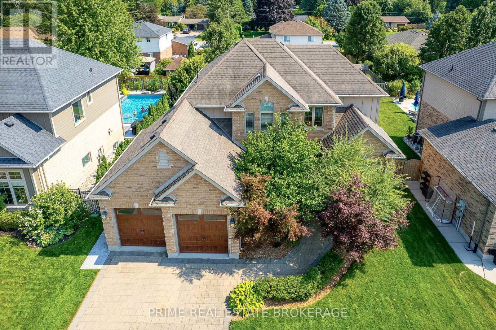 Property Photo: 56 Fieldstone Crescent South ON N0L 1R0