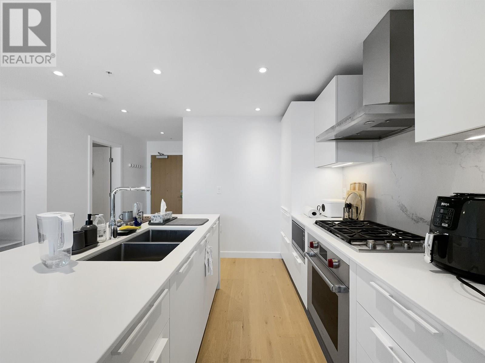 Property Photo:  6699 Dunblane Avenue 33xx  BC V5H 0J8 