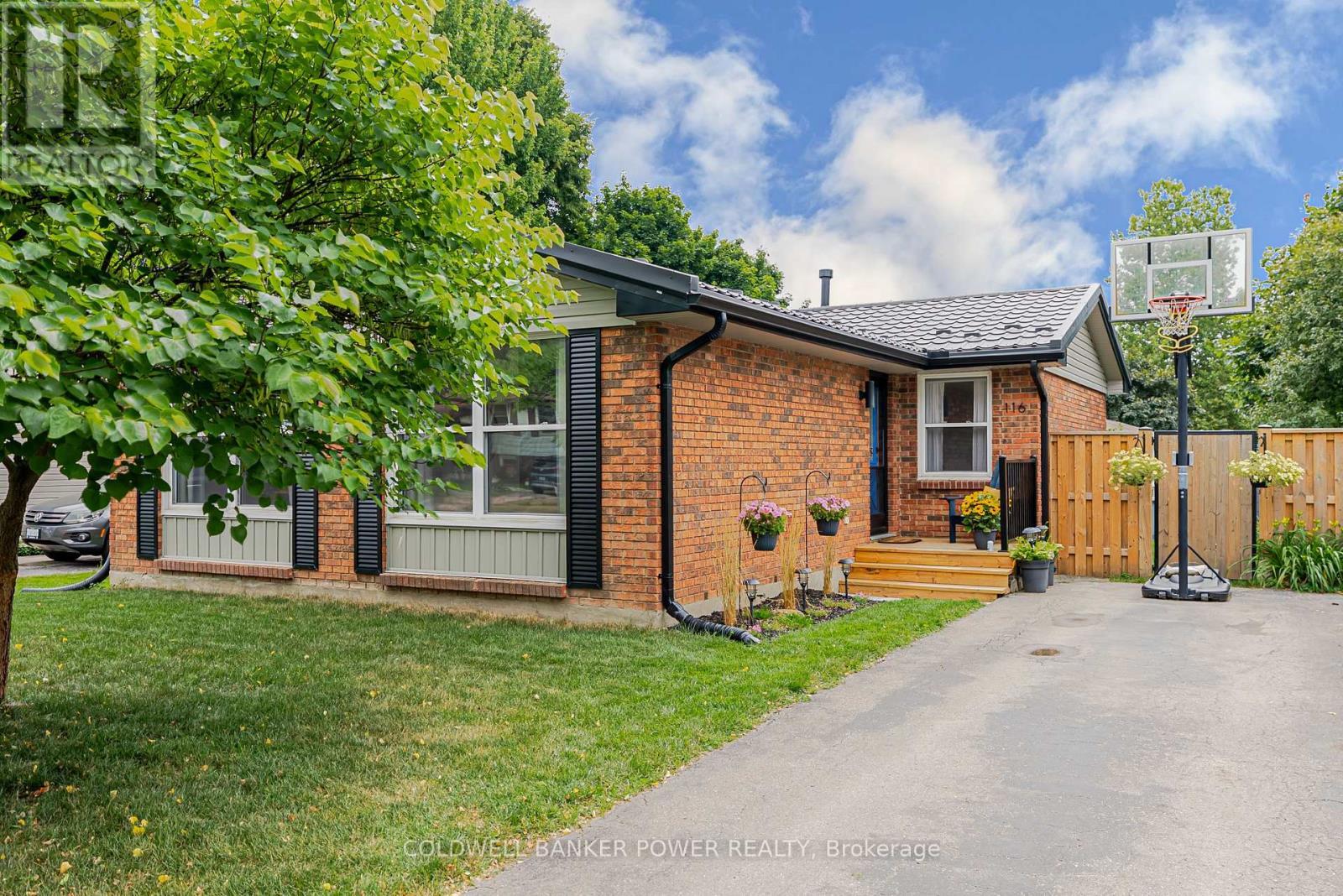 Property Photo:  116 Gablewood Crescent  ON N6G 2Z9 