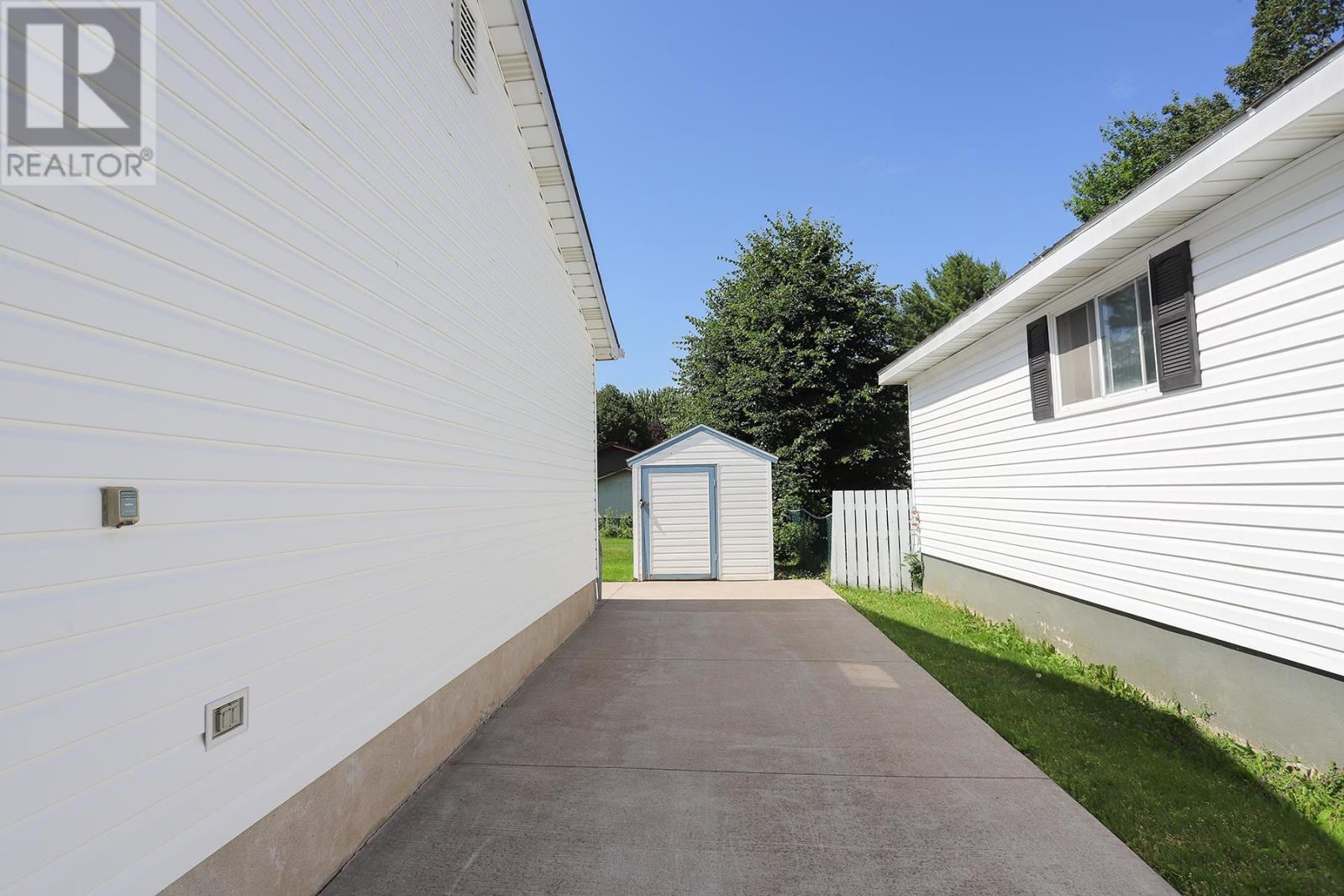Property Photo: 31 Kerr Dr ON P6A 5H8