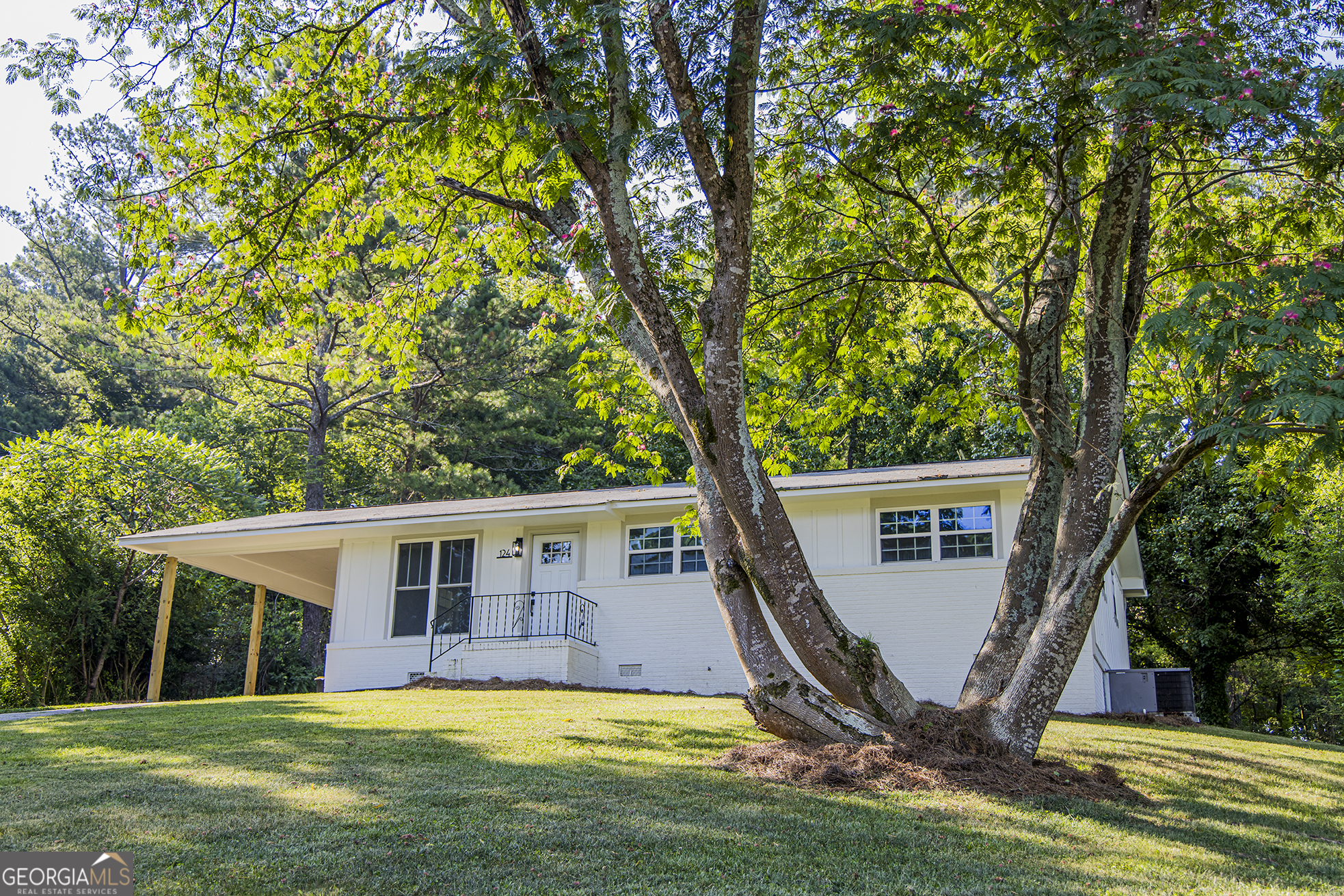 Property Photo: 124 Atteiram Drive NE GA 30161