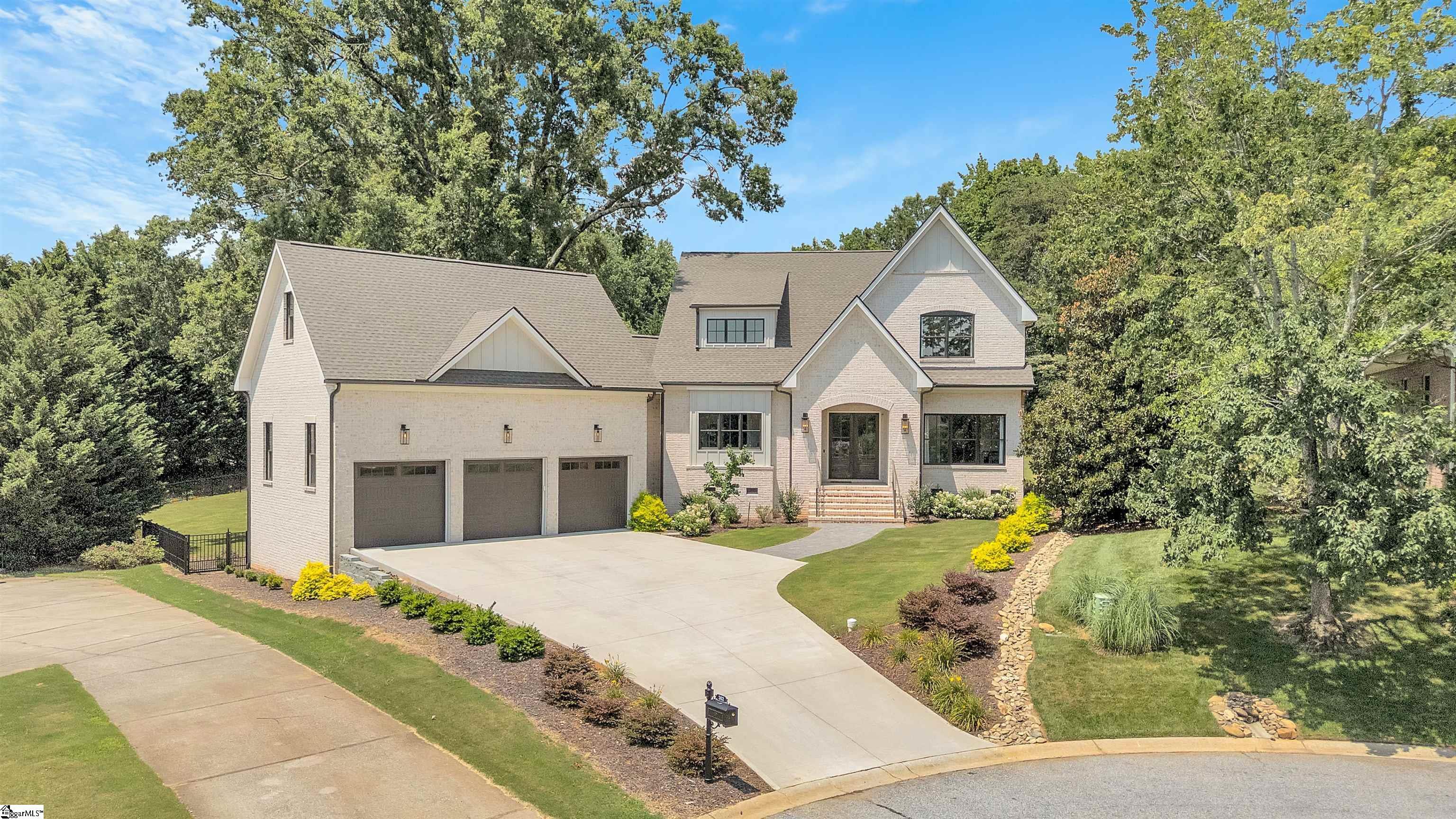 Property Photo: 302 Capri Court SC 29609