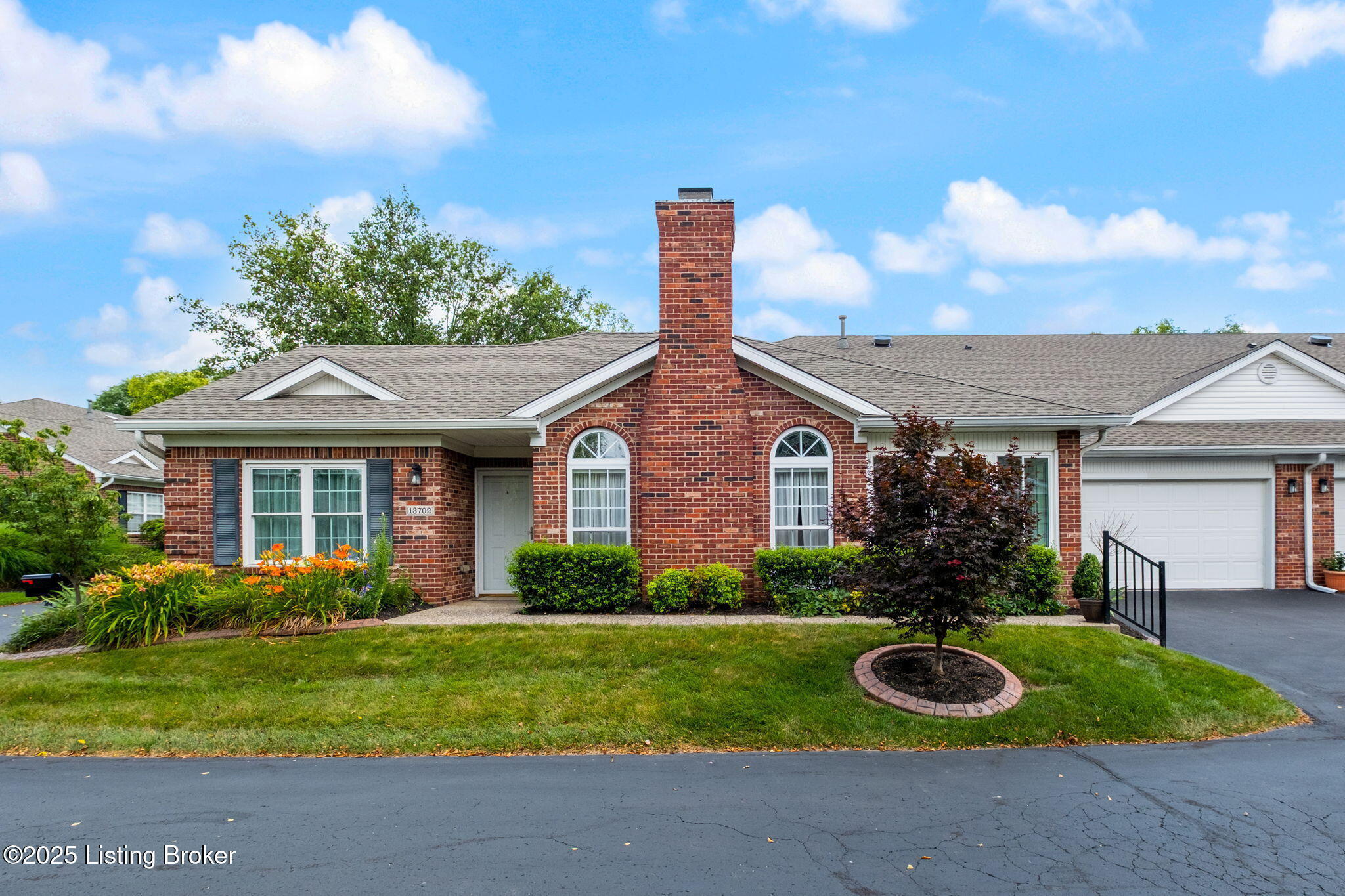 13702 Beowulf Ct  Louisville KY 40299 photo