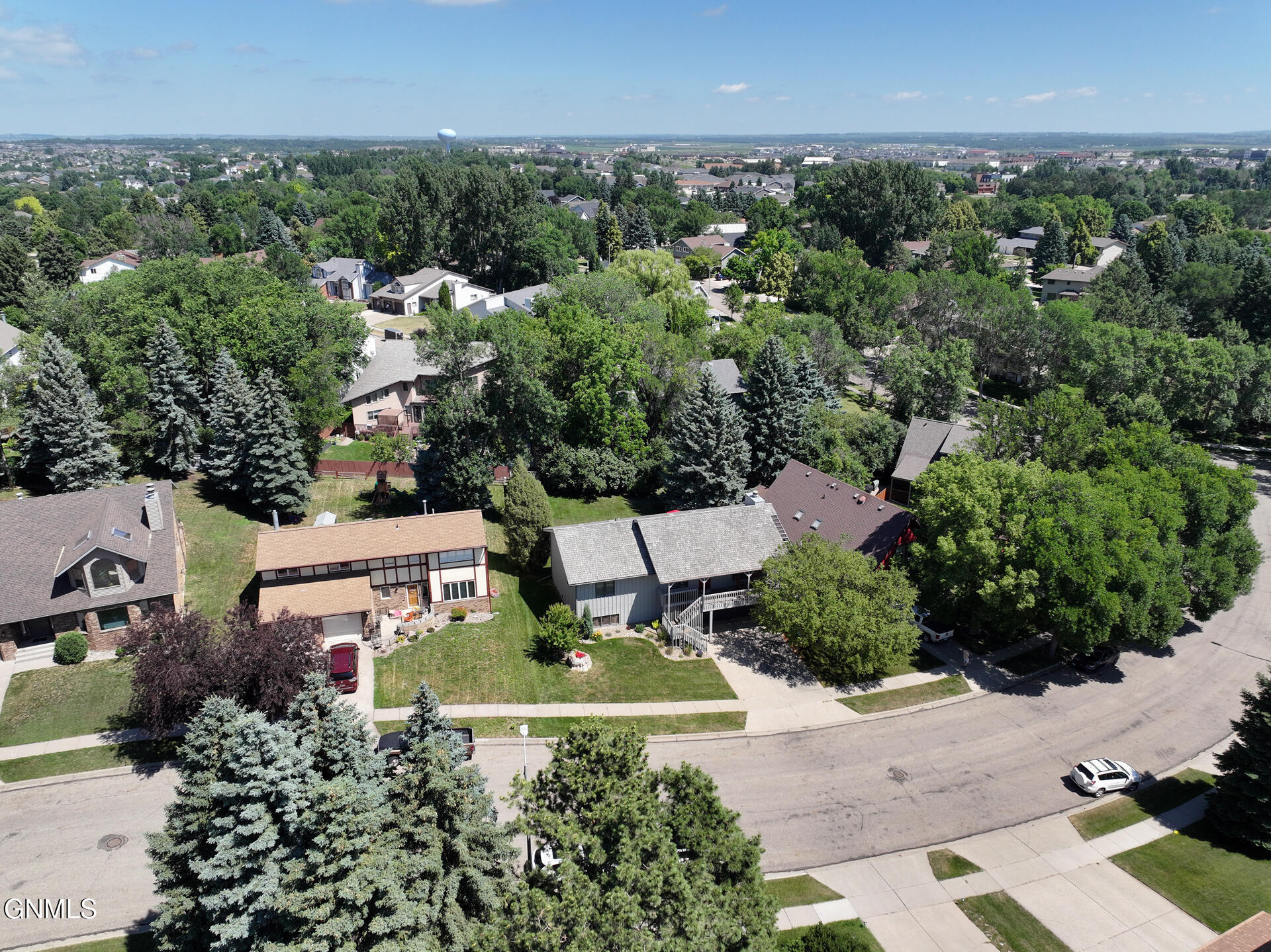 Property Photo: 516 Portage Drive ND 58503