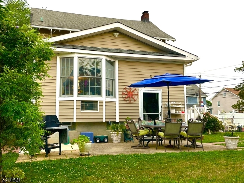 Property Photo:  457 Totowa Rd  NJ 07512 