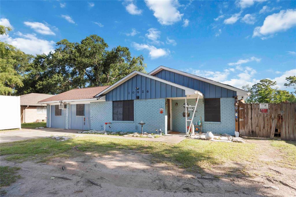 Property Photo: 10926 Ivyridge Road TX 77043