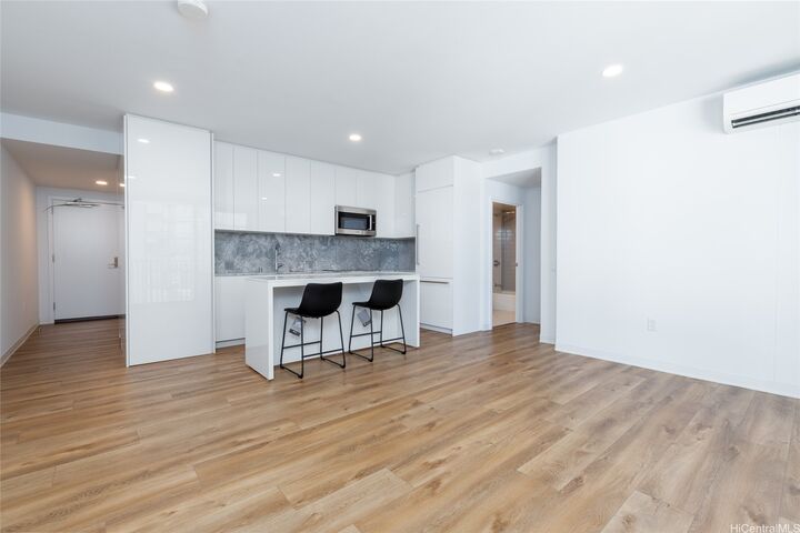 Property Photo:  987 Queen Street 1512  HI 96814 